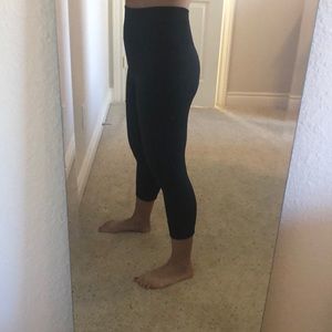 Lululemon size 4 cropped black leggings